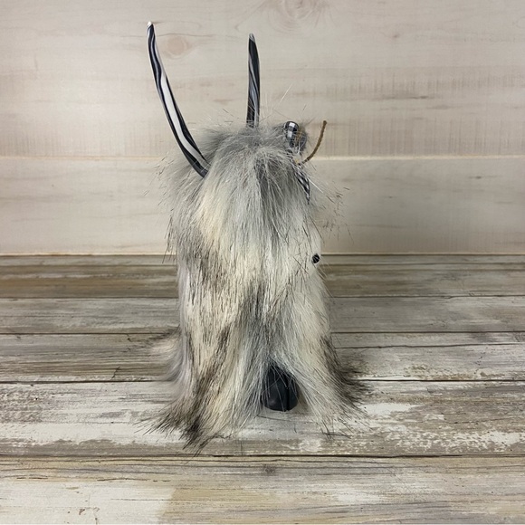 Highland Cow Coo Gnome White Multicolor Faux Fur Handmade Gingham Bow Flower - Picture 5 of 11